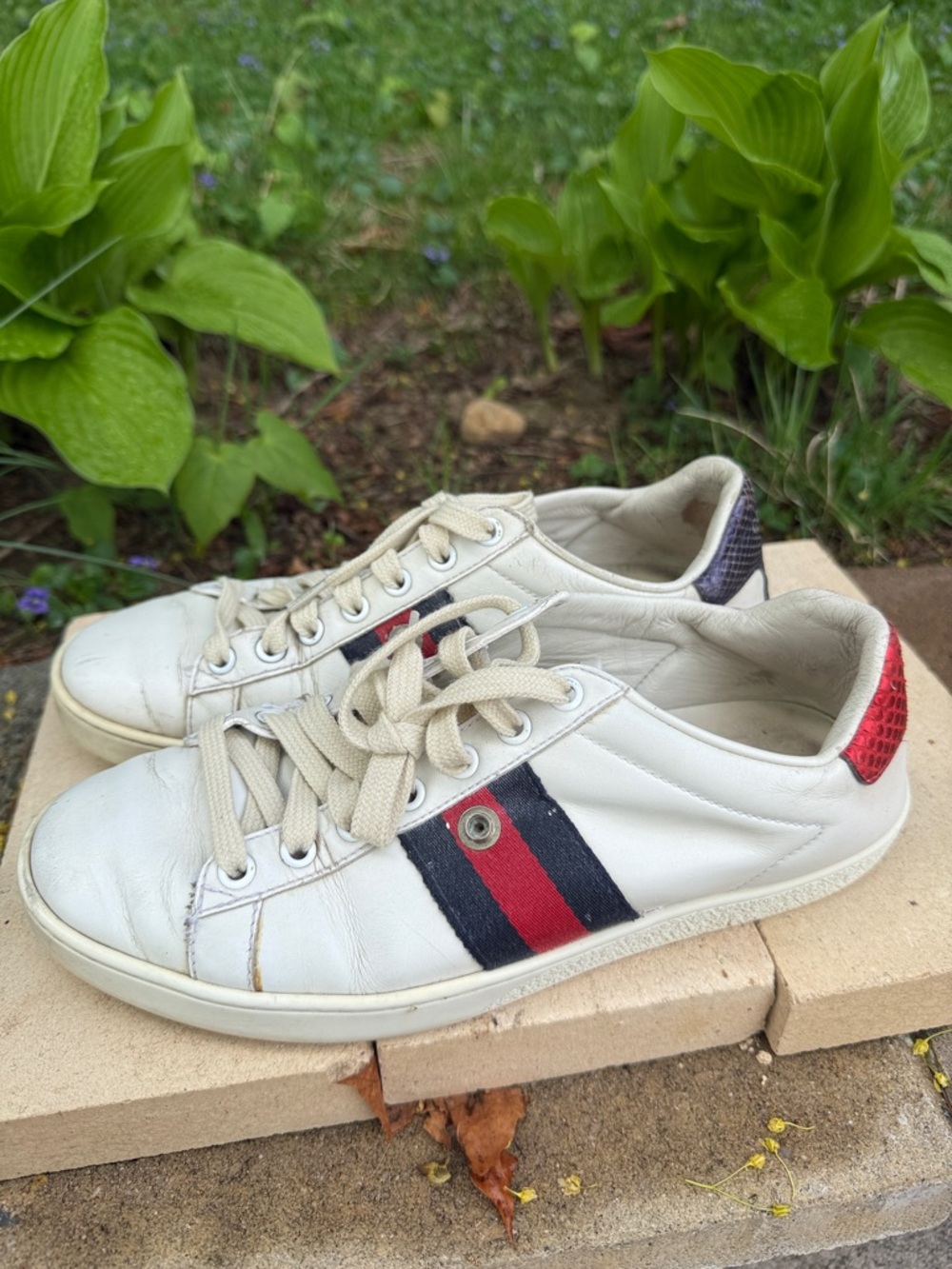 Gucci White Leather Low-Top Sneakers with Red and Navy Stripe - Picture 3 of 10